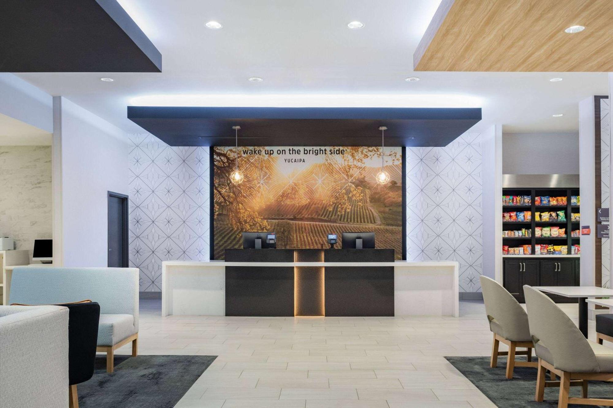 La Quinta Inn & Suites By Wyndham Yucaipa Екстериор снимка