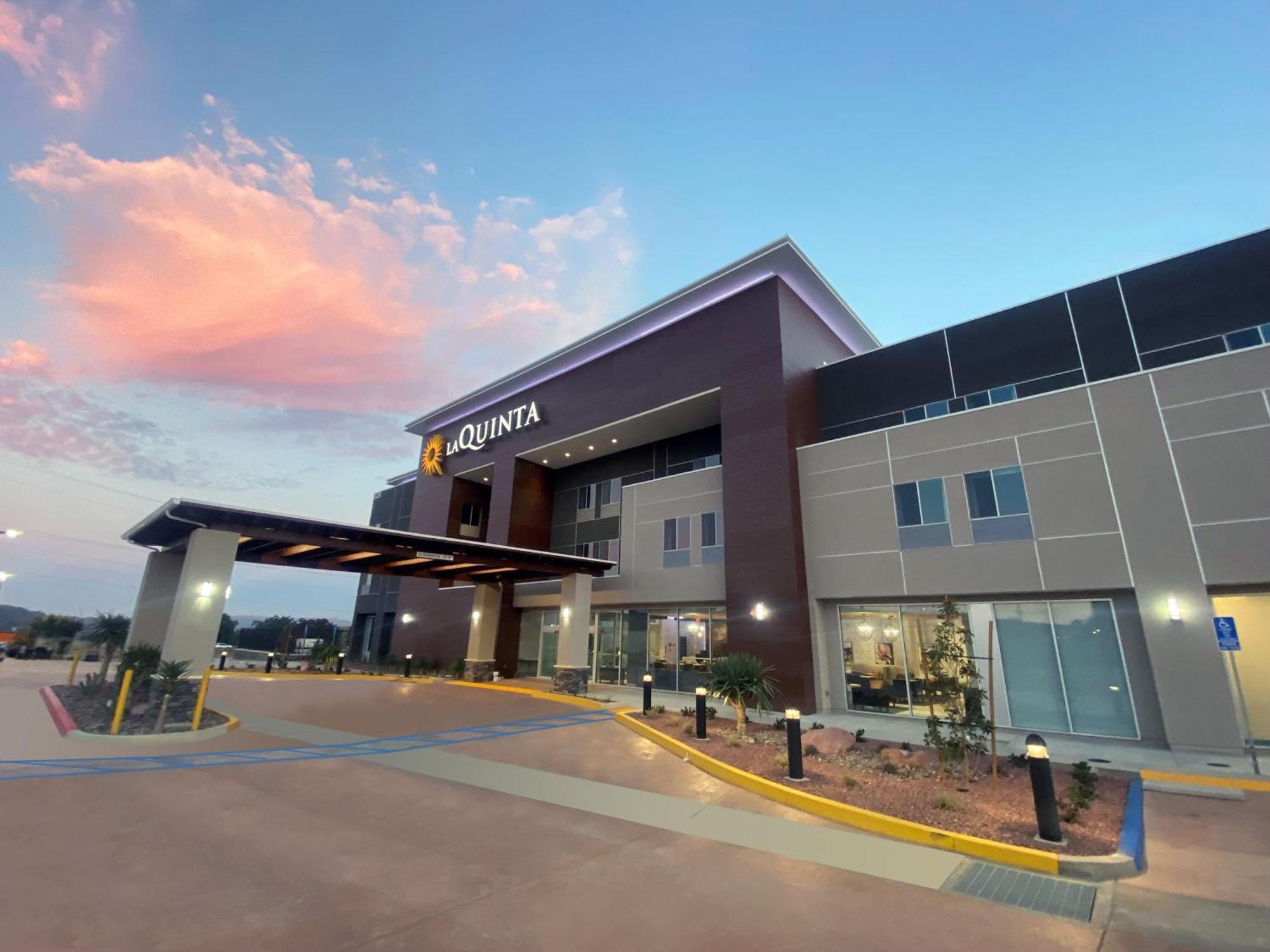 La Quinta Inn & Suites By Wyndham Yucaipa Екстериор снимка
