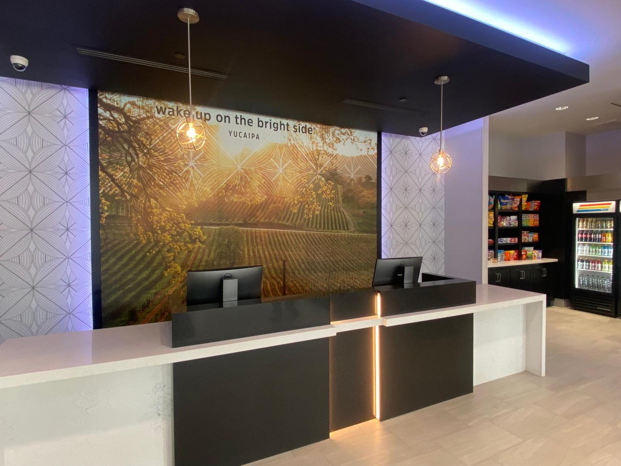 La Quinta Inn & Suites By Wyndham Yucaipa Екстериор снимка