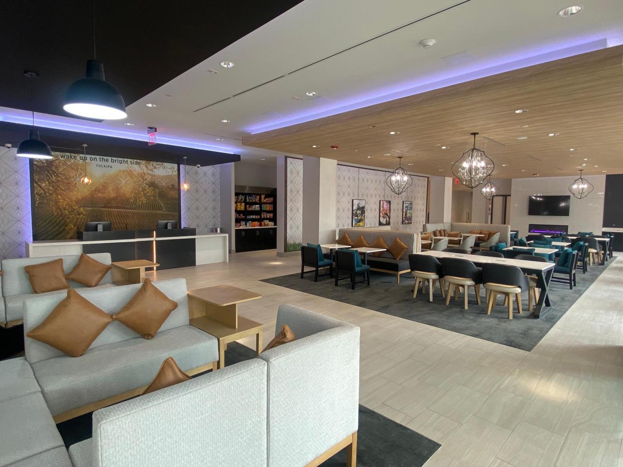 La Quinta Inn & Suites By Wyndham Yucaipa Екстериор снимка