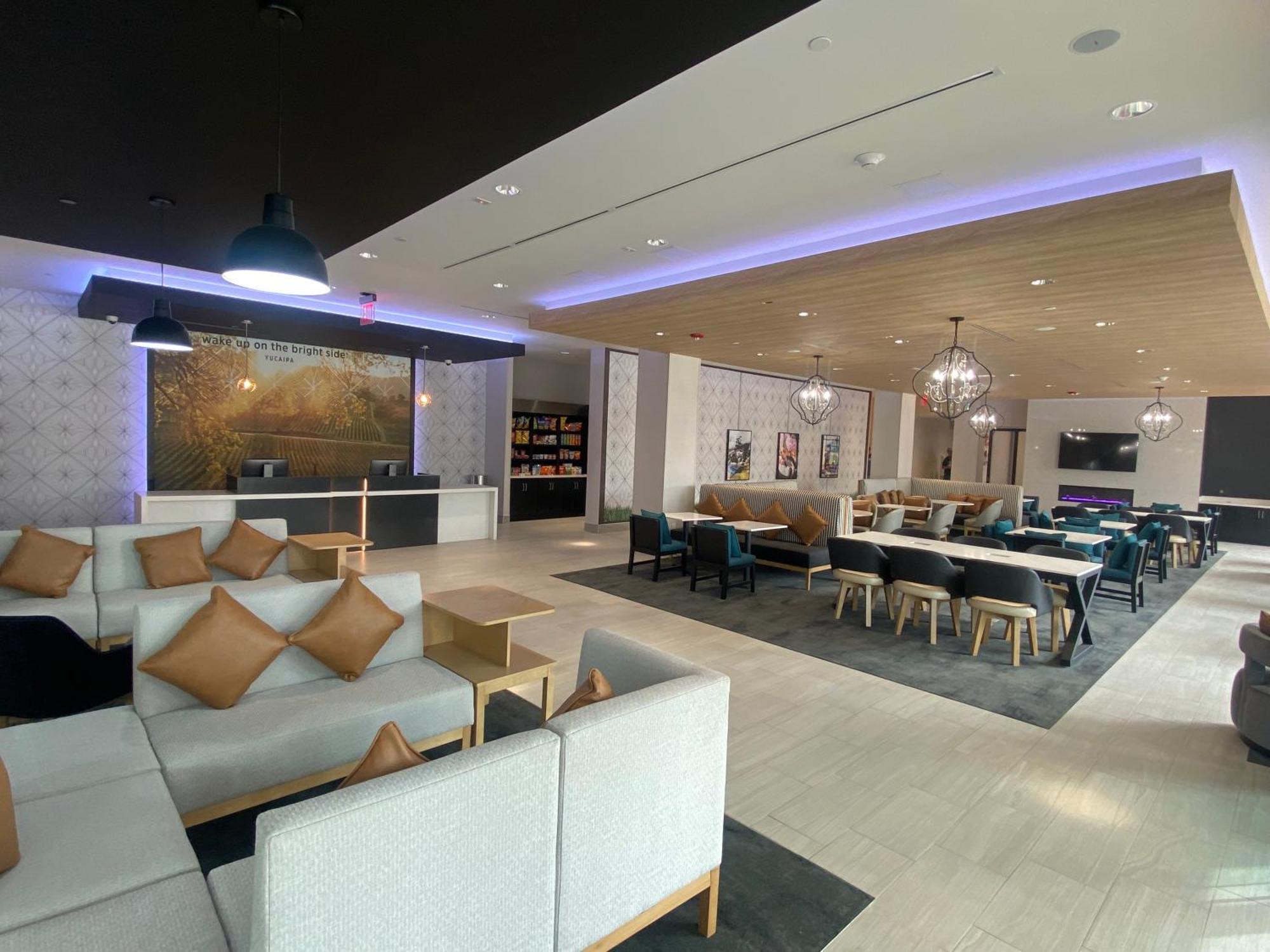 La Quinta Inn & Suites By Wyndham Yucaipa Екстериор снимка