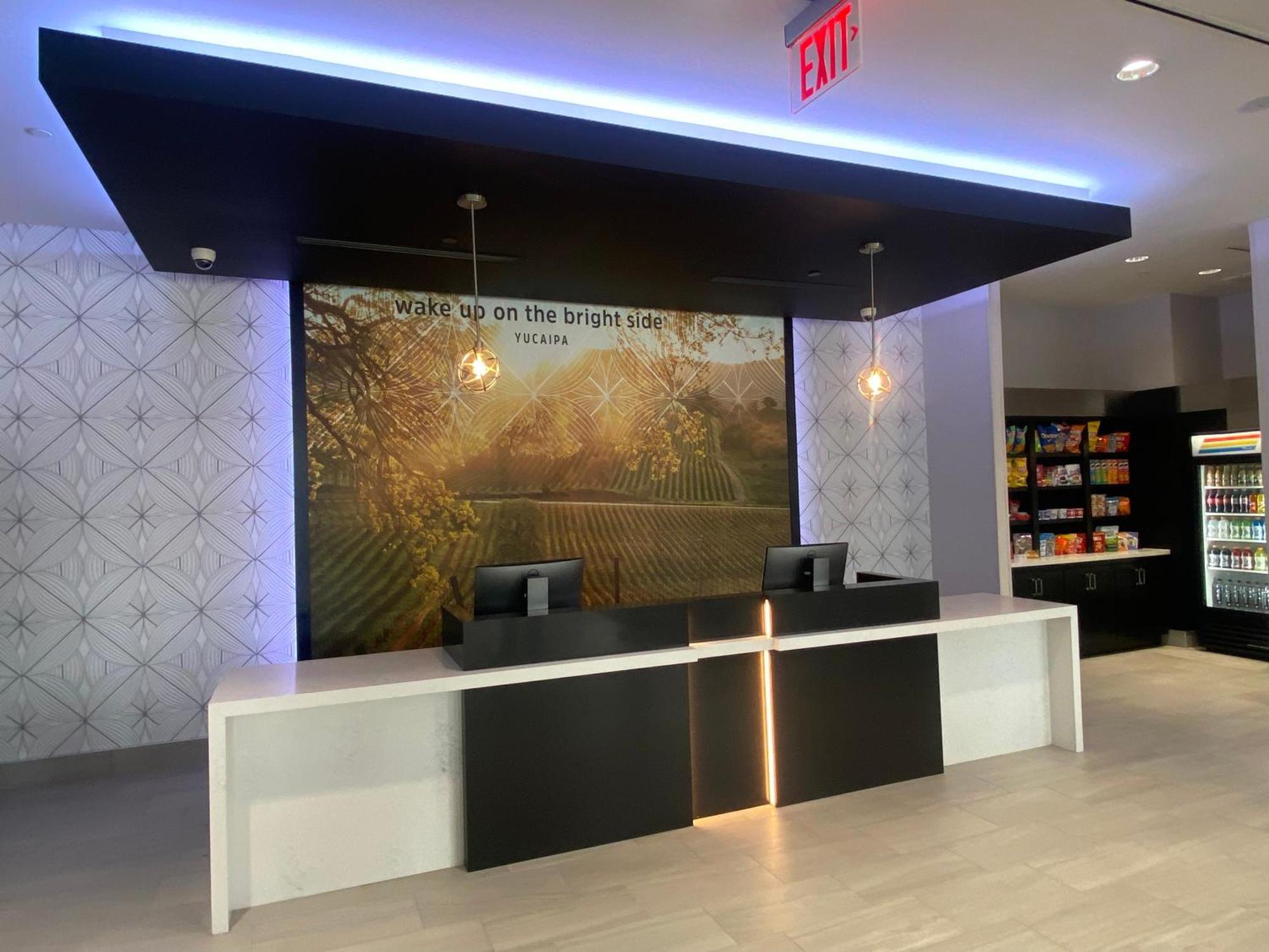 La Quinta Inn & Suites By Wyndham Yucaipa Екстериор снимка